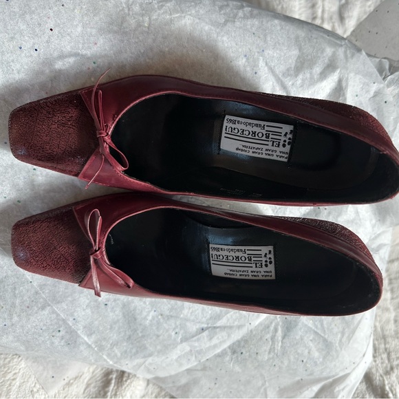 Shoes - El Borcegui burgundy leather square toe pump with bow accent. Women's size 6.5/7